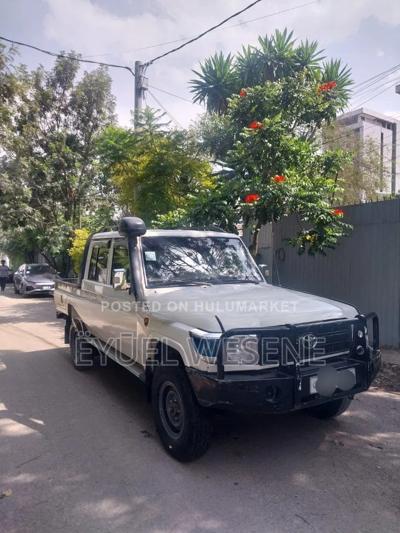 Toyota Land Cruiser 2017 White