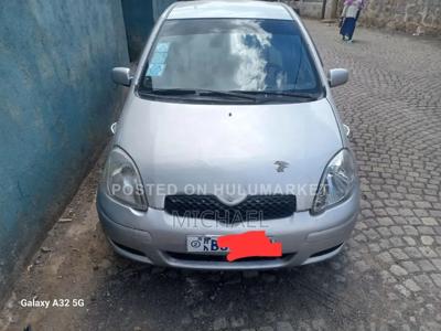 Toyota Vitz 2004 Silver