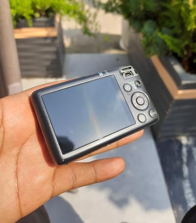 Canon PowerShot SD850 IS Digital ELPH camera featuring a distinctively curved design.