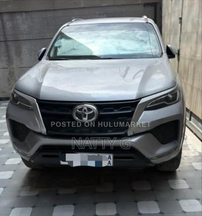 Toyota Fortuner 2022 Silver