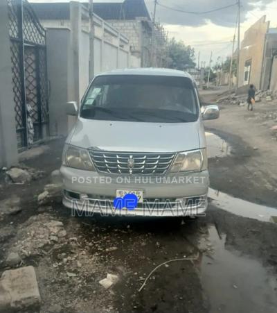 Toyota HiAce 2011 Silver