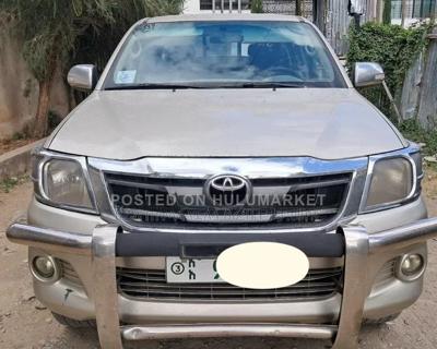 Toyota Hilux 2013 Pink