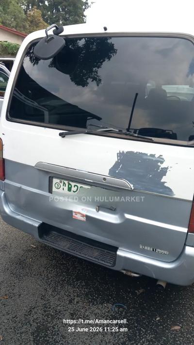 Toyota HiAce 2004 White