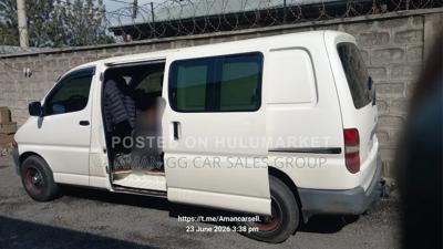 Toyota HiAce 2001 White