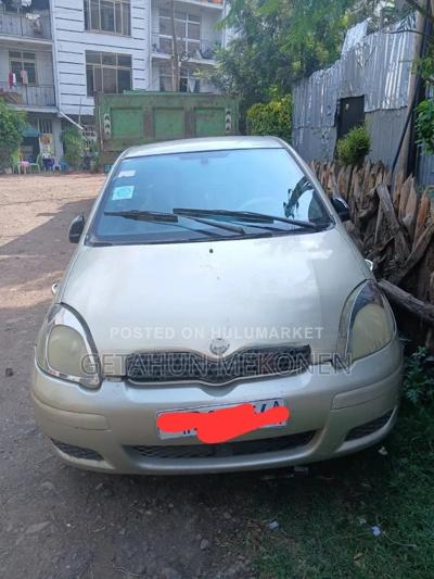 Toyota Vitz 2004 Gold