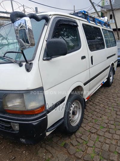 Toyota HiAce 2004 White