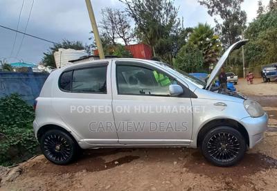 Toyota Vitz 2001 Silver