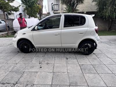 Toyota Vitz 1.0 FWD 3dr 2004 Ivory