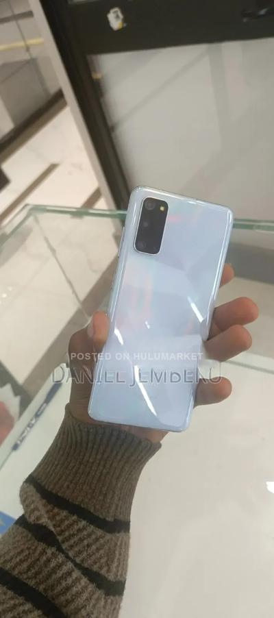 New Samsung Galaxy S20 128 GB Blue