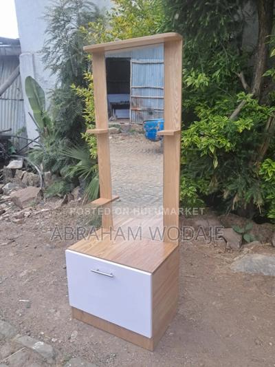 ዘመናዊ የመዋቢያ ጠረጴዛ ( Dressing Table)