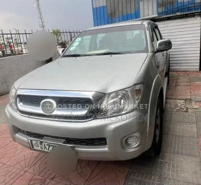 Toyota Hilux 2010 Gold
