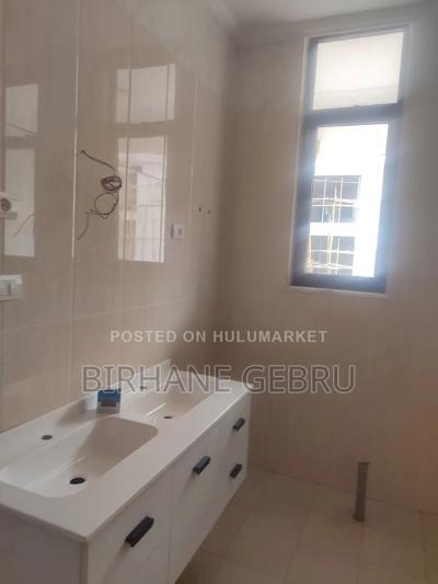6bdrm House in G+2 House, Bole for rent
