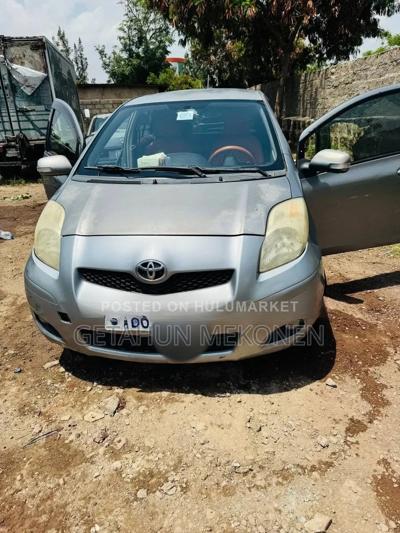 Toyota Yaris 2010 Gray