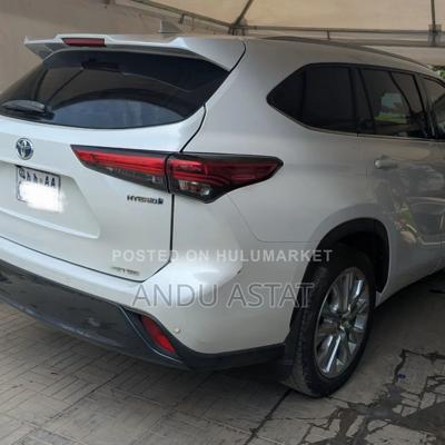 Toyota Highlander Hybrid Limited 2024 Silver