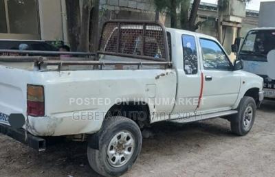 Toyota Hilux 1997 White