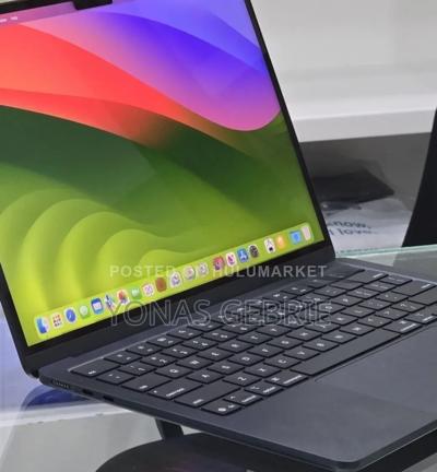 New Laptop Apple MacBook 16GB Apple M2 SSD 512GB