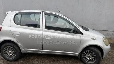 Toyota Vitz 2000 Silver
