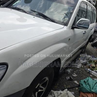 Toyota Land Cruiser 2001 White