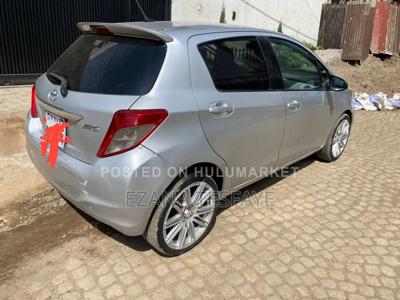 Toyota Yaris 2011 Silver