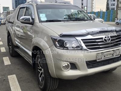 Toyota Hilux 2015 Silver