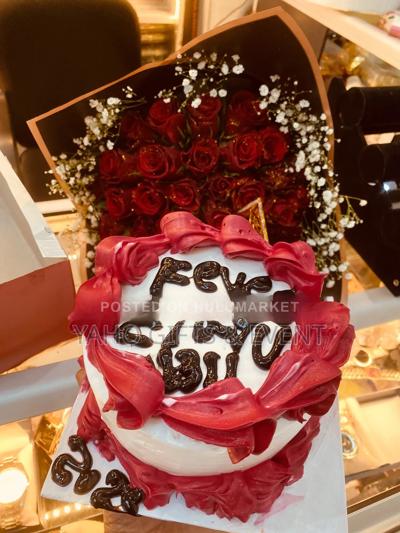 Mini Cake With Flower Gift
