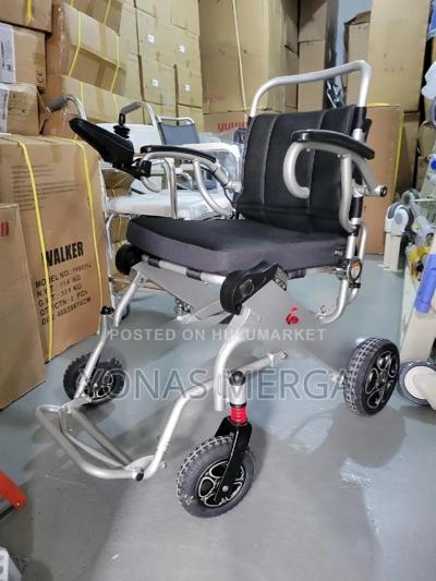 Rechargeable Battery Wheelchair淫凹a Highly Manoeuvrable Motorised