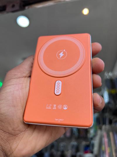 10,000mAh Ruggas Magnetic Power Bank Product Specifications Brand: Ruggas Battery