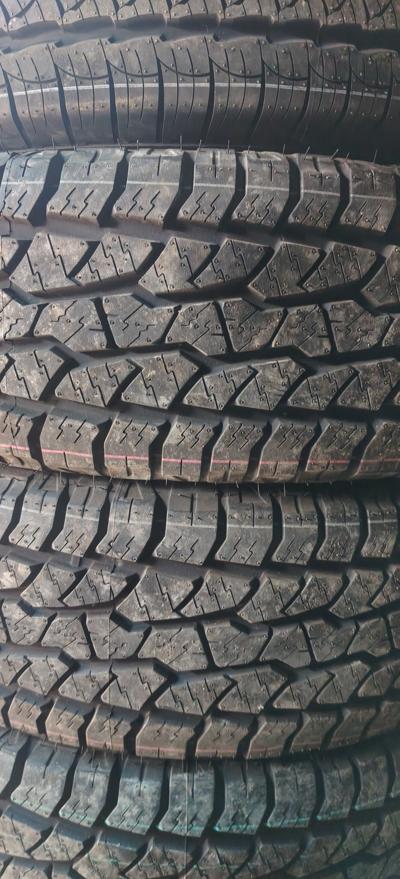 235 65 16 triangle Toyota HAice car tyre abadula